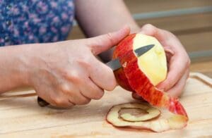 apple knife peeling