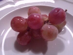 grapes red globe